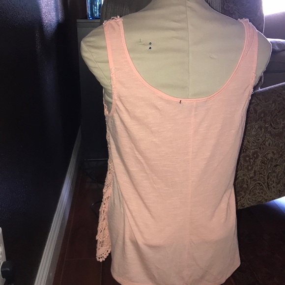 Pink lace tank top - Picture 3 of 8